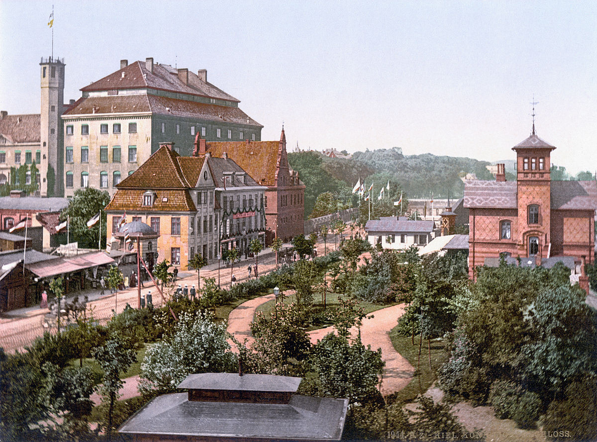 1200px Koenigliches Schloss Kiel 1900