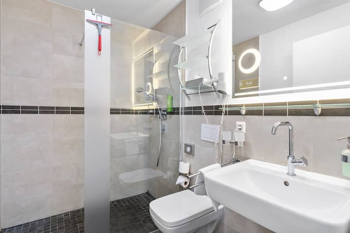 4ee05354 08d2 48f9 82d0 491078928302